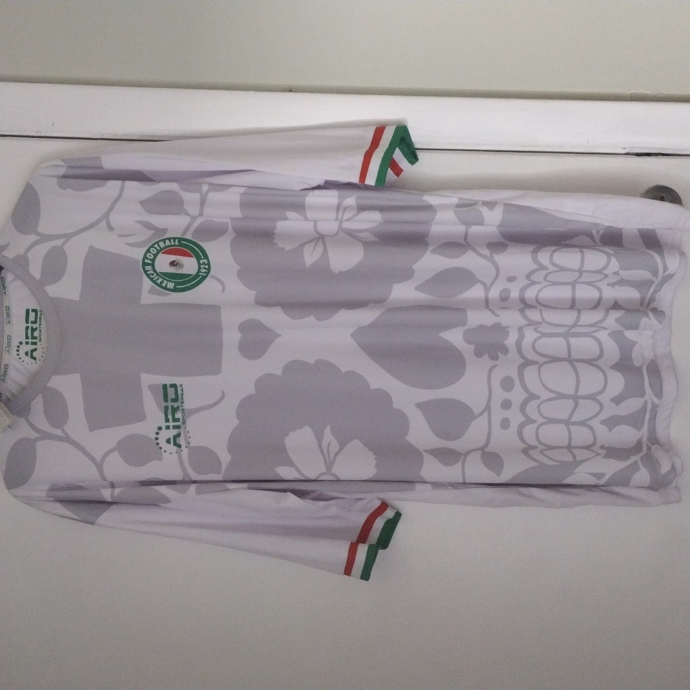 Airo sportswear Mexico football size xxxx large color white